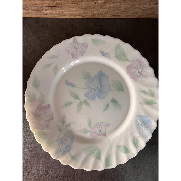 3 Vintage ArCopal France Chloe Dinner Plates Pastel Floral Flowers Blue Pink. - Picture 2 of 11